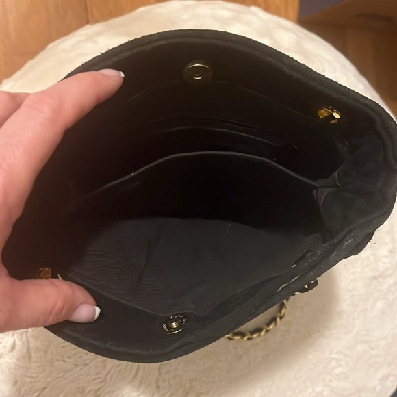 Black suede quilted shoulder bag EUC - Picture 4 of 4